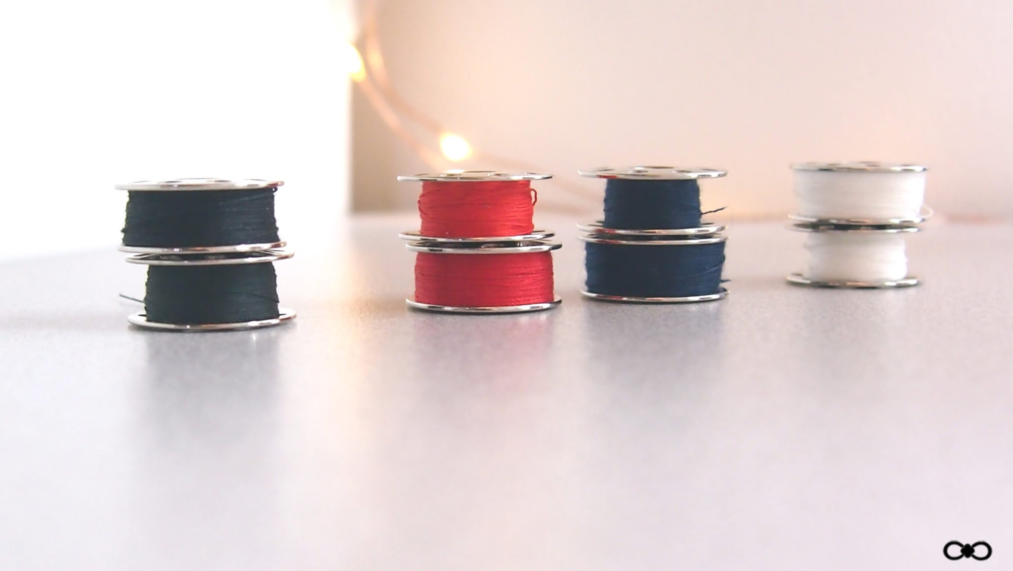 canette-fils-machine-a-coudre-bleu-rouge-blanc-noir-preparation-organisation-couture